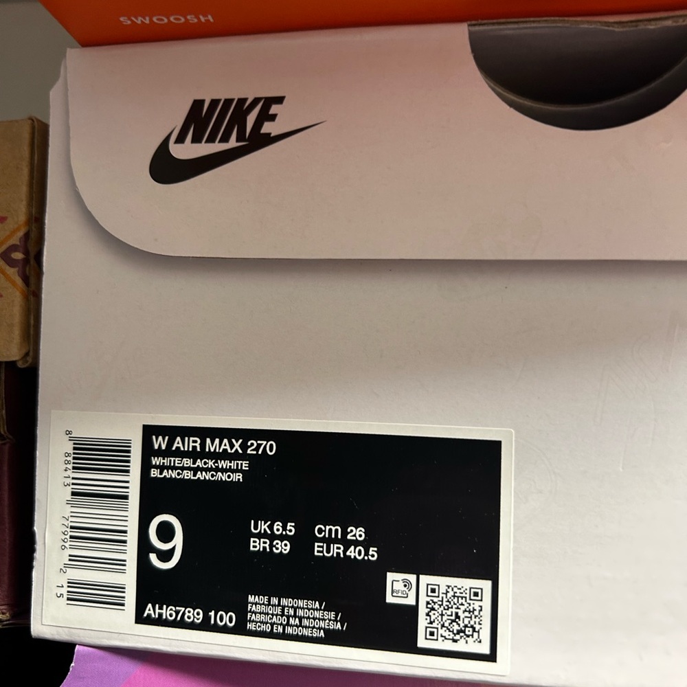 Woman’s Nike shoes - Picture 7 of 7